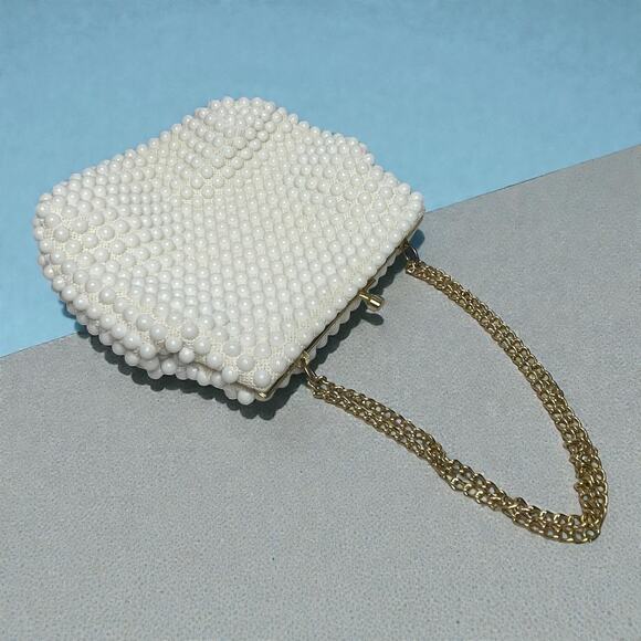 Vintage La Regale Beaded Clamshell Evening Bag White Faux Pearl Hobnail 1960s - Picture 6 of 10